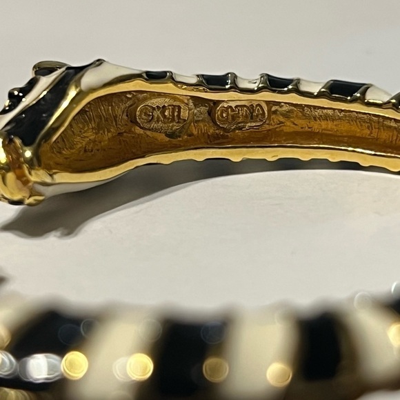 Vintage KJL Kenneth Jay Lane Zebra Enamel Striped Gold tone Bangle Cuff Bracelet - Picture 5 of 7